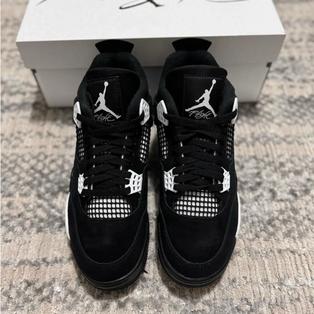 Air Jordan 4 Retro size 8.5 Women’s can also fit a size 7 in men’s.